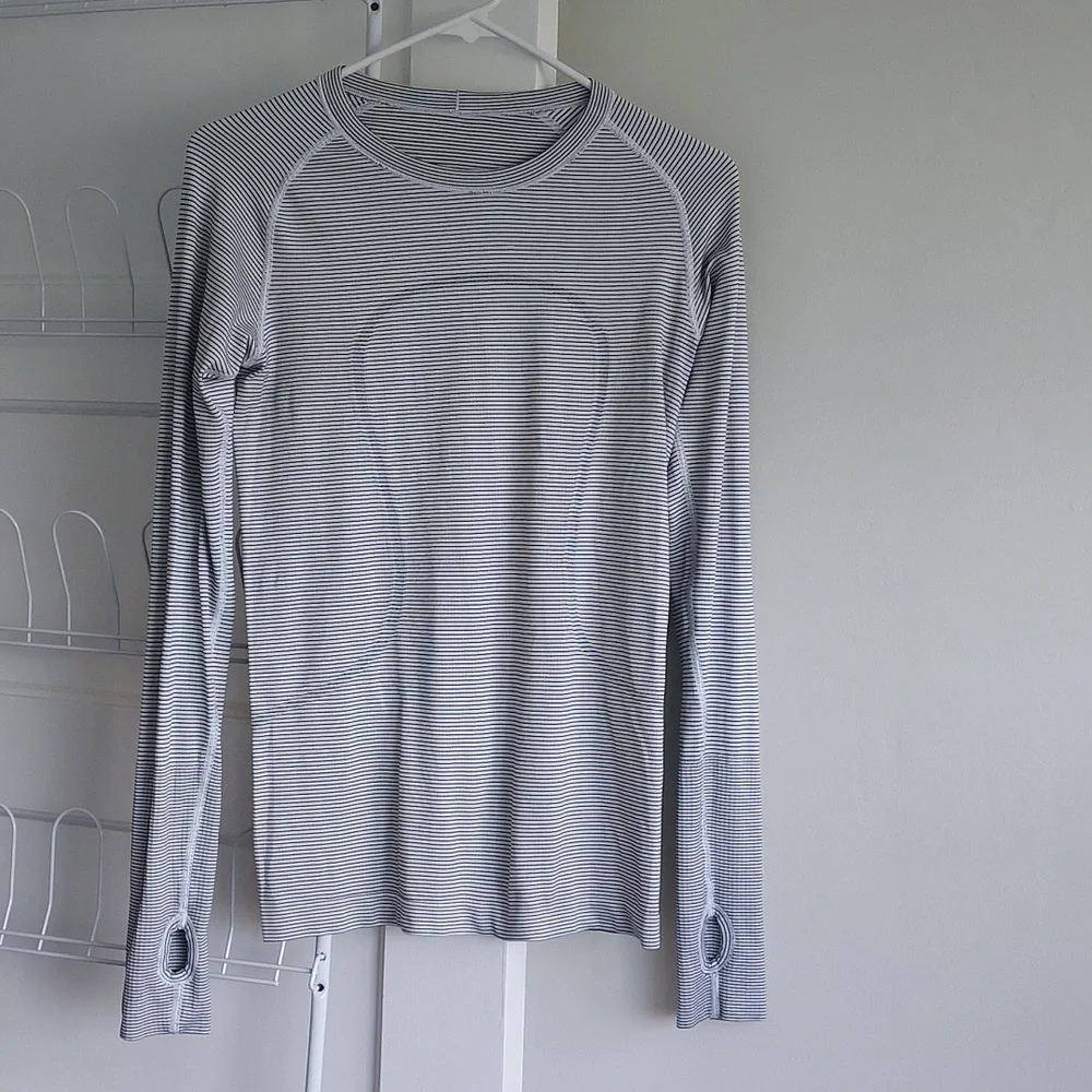 Lululemon Swiftly Tech Long Sleeve Shirt Striped Thumbholes Size 6 Active Run